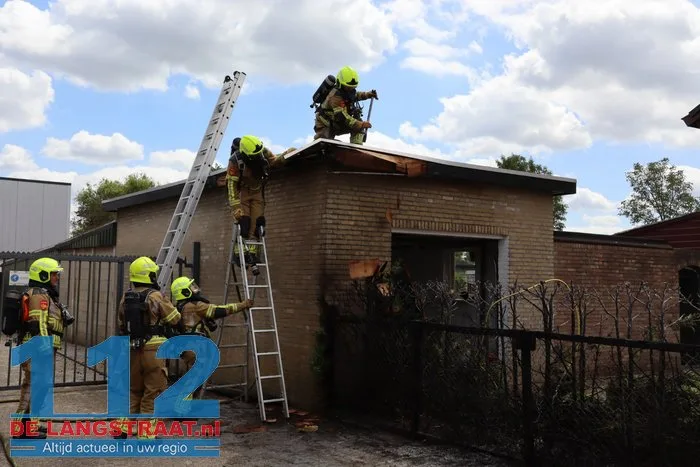 Heg en schuur in brand door wegbranden onkruid Kaatsheuvel 16 Heg en schuur in brand door wegbranden onkruid Kaatsheuvel 112 De Langstraat
