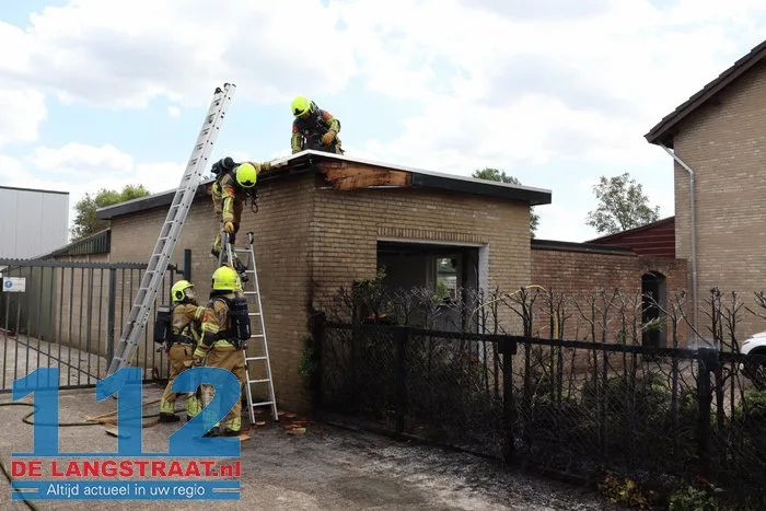 Heg en schuur in brand door wegbranden onkruid Kaatsheuvel 17 Heg en schuur in brand door wegbranden onkruid Kaatsheuvel 112 De Langstraat