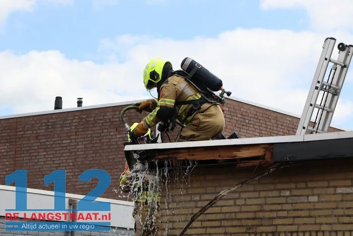 Heg en schuur in brand door wegbranden onkruid Kaatsheuvel 18 Heg en schuur in brand door wegbranden onkruid Kaatsheuvel 112 De Langstraat