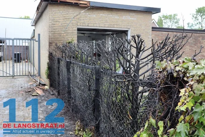 Heg en schuur in brand door wegbranden onkruid Kaatsheuvel 21 Heg en schuur in brand door wegbranden onkruid Kaatsheuvel 112 De Langstraat