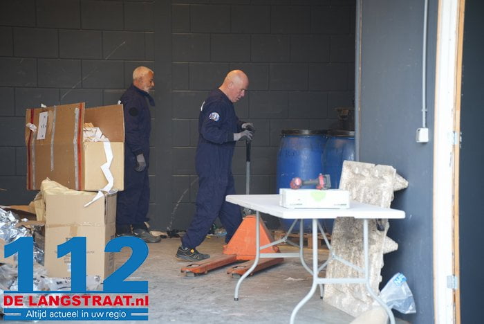Politie ontmantelt drugslab in Waalwijk, tientallen vaten met grondstof voor mdma afgevoerd 18 Politie ontmantelt drugslab in Waalwijk, tientallen vaten met grondstof voor mdma afgevoerd 112 De Langstraat