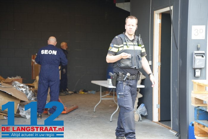 Politie ontmantelt drugslab in Waalwijk, tientallen vaten met grondstof voor mdma afgevoerd 19 Politie ontmantelt drugslab in Waalwijk, tientallen vaten met grondstof voor mdma afgevoerd 112 De Langstraat