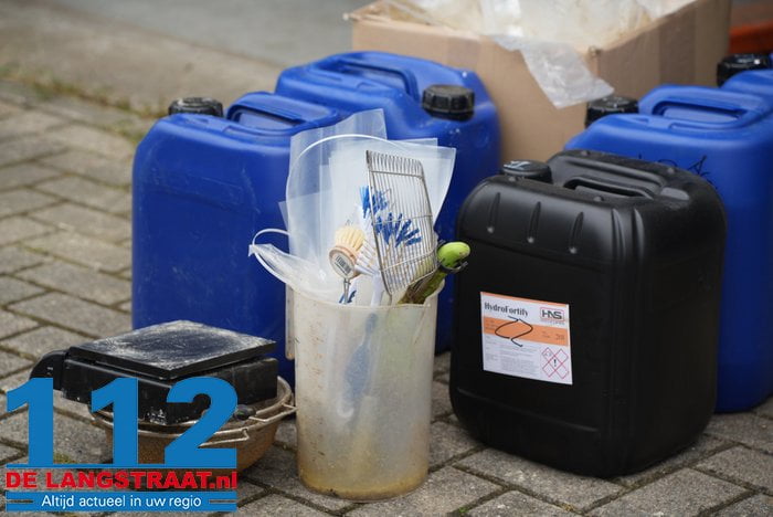 Politie ontmantelt drugslab in Waalwijk, tientallen vaten met grondstof voor mdma afgevoerd 27 Politie ontmantelt drugslab in Waalwijk, tientallen vaten met grondstof voor mdma afgevoerd 112 De Langstraat