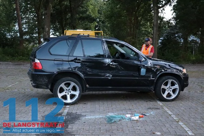 Bijzonder tafereel op parkeerplaats van voetbalclub in Kaatsheuvel: auto komt op zijkant terecht 10 Bijzonder tafereel op parkeerplaats van voetbalclub in Kaatsheuvel: auto komt op zijkant terecht 112 De Langstraat