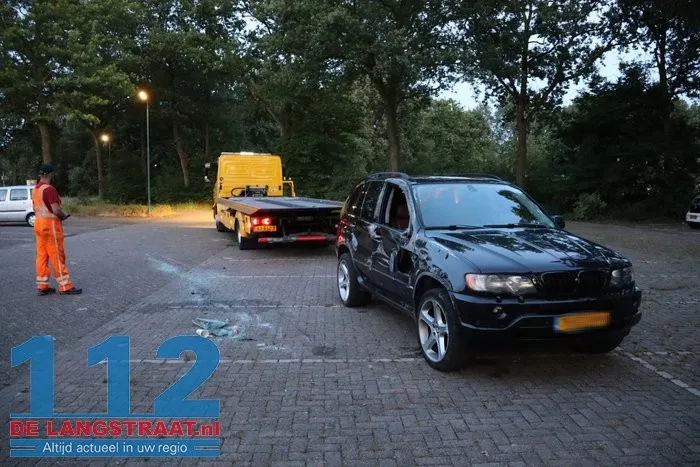 Bijzonder tafereel op parkeerplaats van voetbalclub in Kaatsheuvel: auto komt op zijkant terecht 14 Bijzonder tafereel op parkeerplaats van voetbalclub in Kaatsheuvel: auto komt op zijkant terecht 112 De Langstraat