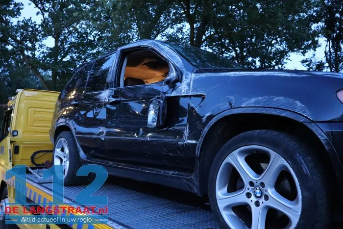 Bijzonder tafereel op parkeerplaats van voetbalclub in Kaatsheuvel: auto komt op zijkant terecht 17 Bijzonder tafereel op parkeerplaats van voetbalclub in Kaatsheuvel: auto komt op zijkant terecht 112 De Langstraat