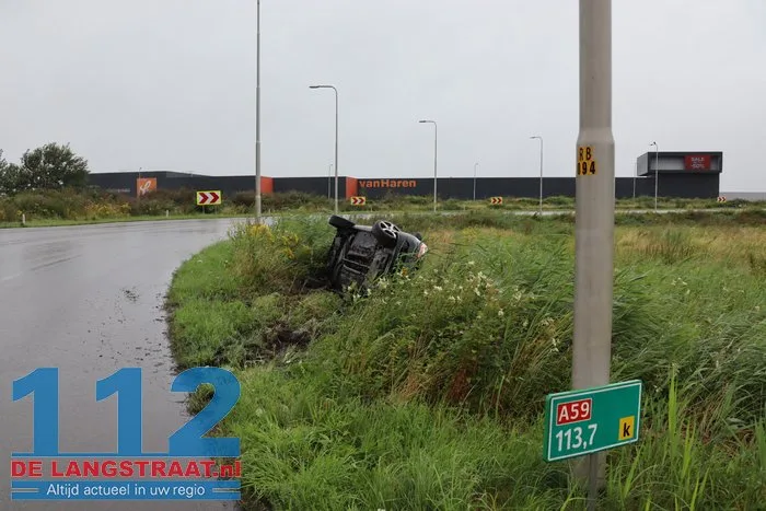 Bestuurder verliest de macht over het stuur op de A59 Waalwijk 1 Bestuurder verliest de macht over het stuur op de A59 Waalwijk 112 De Langstraat