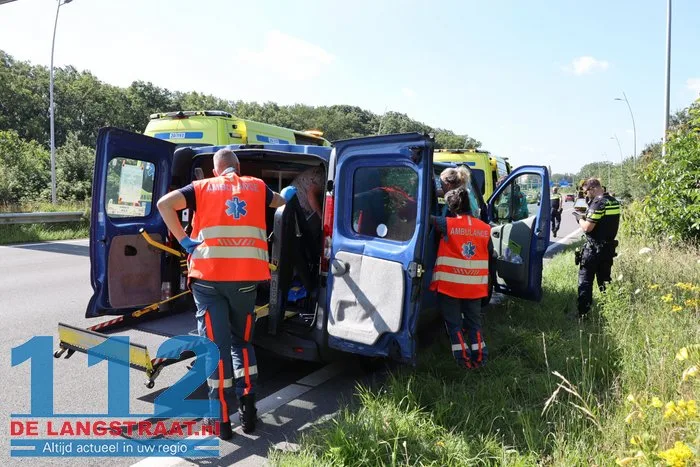 Ongeval met twee auto’s en een busje bij Kaatsheuvel: meerdere lichtgewonden 3 Ongeval met twee auto’s en een busje bij Kaatsheuvel: meerdere lichtgewonden 112 De Langstraat