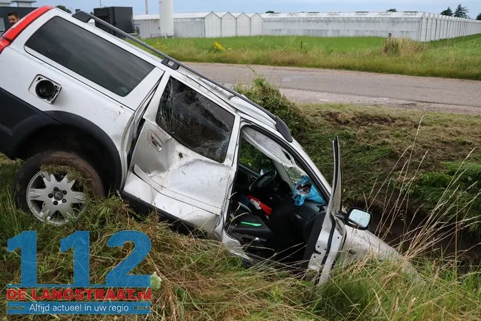 Twee gewonden bij botsing in Elshout, voertuig belandt in de sloot 10 Twee gewonden bij botsing in Elshout, voertuig belandt in de sloot 112 De Langstraat