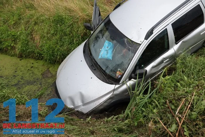 Twee gewonden bij botsing in Elshout, voertuig belandt in de sloot 12 Twee gewonden bij botsing in Elshout, voertuig belandt in de sloot 112 De Langstraat