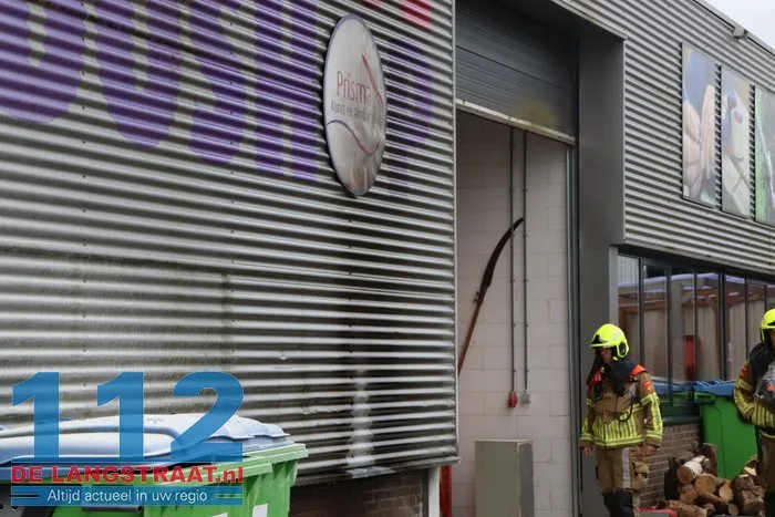 Container vliegt in brand tegen bedrijfspand 5 Container vliegt in brand tegen bedrijfspand 112 De Langstraat