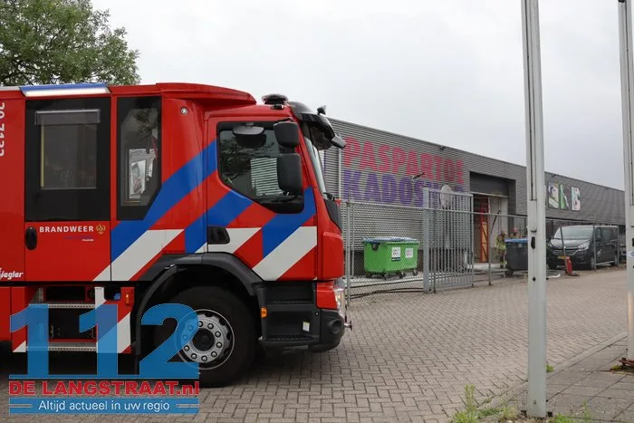 Container vliegt in brand tegen bedrijfspand 6 Container vliegt in brand tegen bedrijfspand 112 De Langstraat