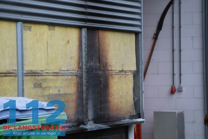 Container vliegt in brand tegen bedrijfspand 10 Container vliegt in brand tegen bedrijfspand 112 De Langstraat