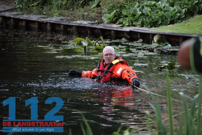 Hulpdiensten rukken massaal uit voor mogelijk persoon te water aan de Mozartlaan Waalwijk 15 Hulpdiensten rukken massaal uit voor mogelijk persoon te water aan de Mozartlaan Waalwijk 112 De Langstraat