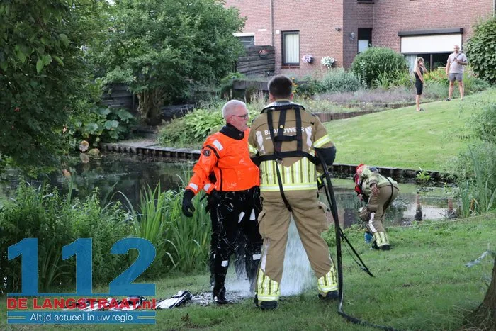 Hulpdiensten rukken massaal uit voor mogelijk persoon te water aan de Mozartlaan Waalwijk 21 Hulpdiensten rukken massaal uit voor mogelijk persoon te water aan de Mozartlaan Waalwijk 112 De Langstraat