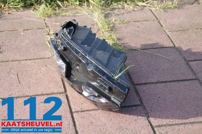 Veel schade bij ongeval op de Middelweg in Vlijmen 9 Veel schade bij ongeval op de Middelweg in Vlijmen 112 De Langstraat