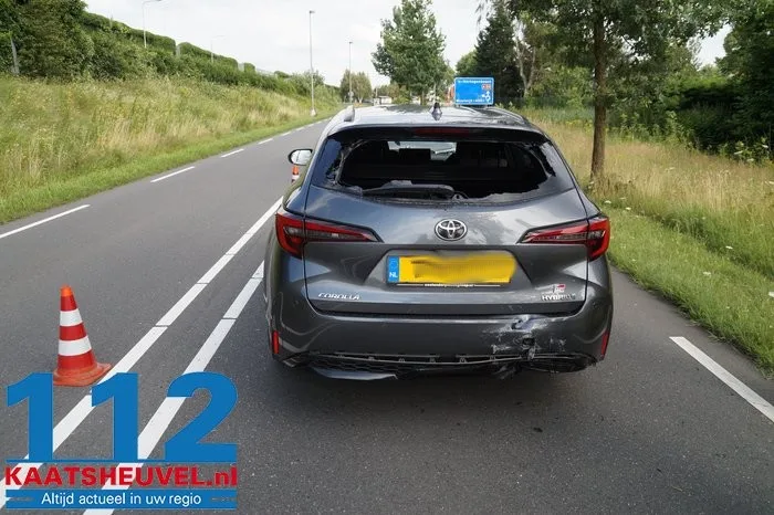 Scooterrijder botst achter op auto en raakt gewond in Nieuwkuijk 3 Scooterrijder botst achter op auto en raakt gewond in Nieuwkuijk 112 De Langstraat