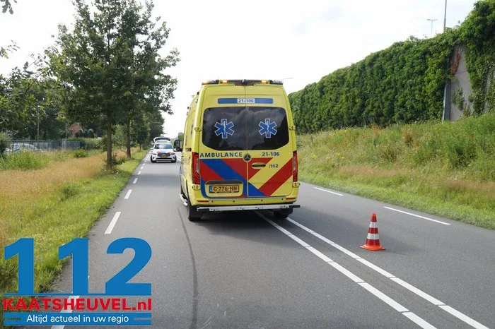 Scooterrijder botst achter op auto en raakt gewond in Nieuwkuijk 5 Scooterrijder botst achter op auto en raakt gewond in Nieuwkuijk 112 De Langstraat