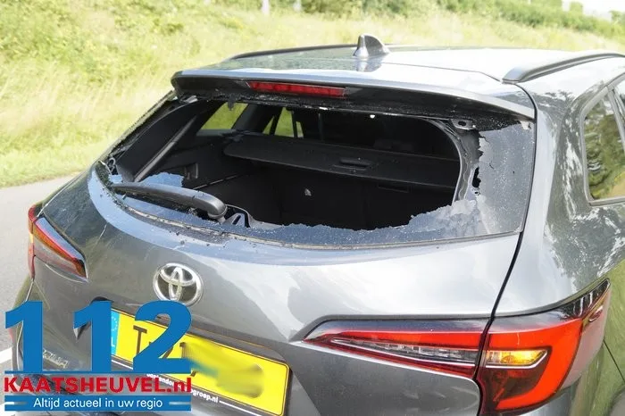 Scooterrijder botst achter op auto en raakt gewond in Nieuwkuijk 6 Scooterrijder botst achter op auto en raakt gewond in Nieuwkuijk 112 De Langstraat