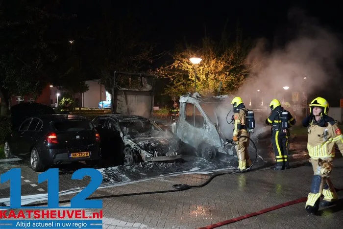 Grote ravage door vier autobranden in Wijk en Aalburg, politie kan opzet nog niet uitsluiten 3 Grote ravage door vier autobranden in Wijk en Aalburg, politie kan opzet nog niet uitsluiten 112 De Langstraat