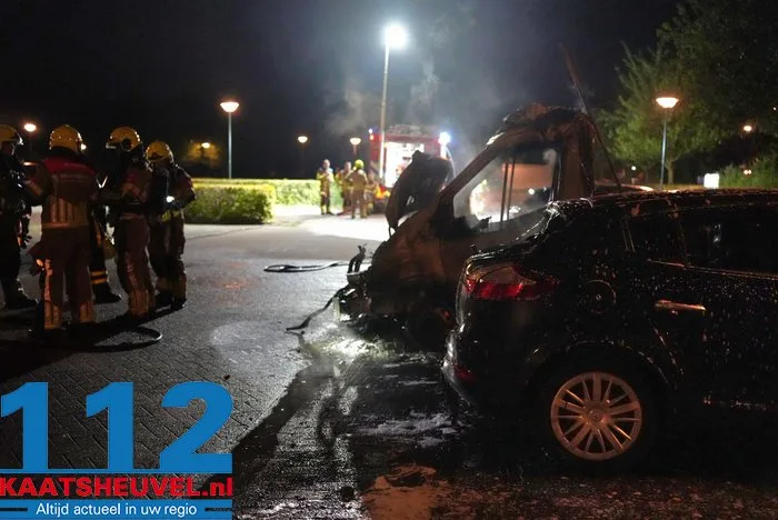 Grote ravage door vier autobranden in Wijk en Aalburg, politie kan opzet nog niet uitsluiten 8 Grote ravage door vier autobranden in Wijk en Aalburg, politie kan opzet nog niet uitsluiten 112 De Langstraat