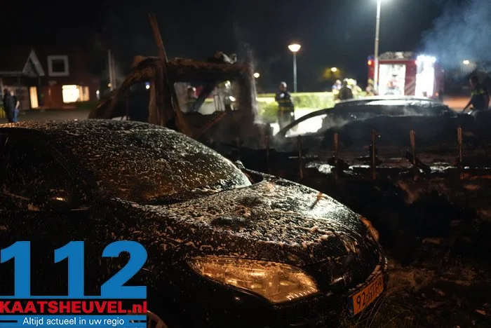 Grote ravage door vier autobranden in Wijk en Aalburg, politie kan opzet nog niet uitsluiten 9 Grote ravage door vier autobranden in Wijk en Aalburg, politie kan opzet nog niet uitsluiten 112 De Langstraat