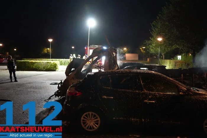 Grote ravage door vier autobranden in Wijk en Aalburg, politie kan opzet nog niet uitsluiten 11 Grote ravage door vier autobranden in Wijk en Aalburg, politie kan opzet nog niet uitsluiten 112 De Langstraat
