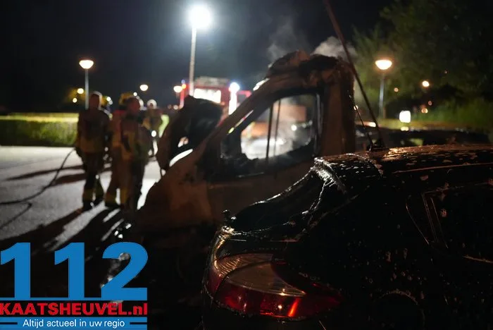 Grote ravage door vier autobranden in Wijk en Aalburg, politie kan opzet nog niet uitsluiten 12 Grote ravage door vier autobranden in Wijk en Aalburg, politie kan opzet nog niet uitsluiten 112 De Langstraat