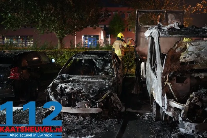 Grote ravage door vier autobranden in Wijk en Aalburg, politie kan opzet nog niet uitsluiten 13 Grote ravage door vier autobranden in Wijk en Aalburg, politie kan opzet nog niet uitsluiten 112 De Langstraat