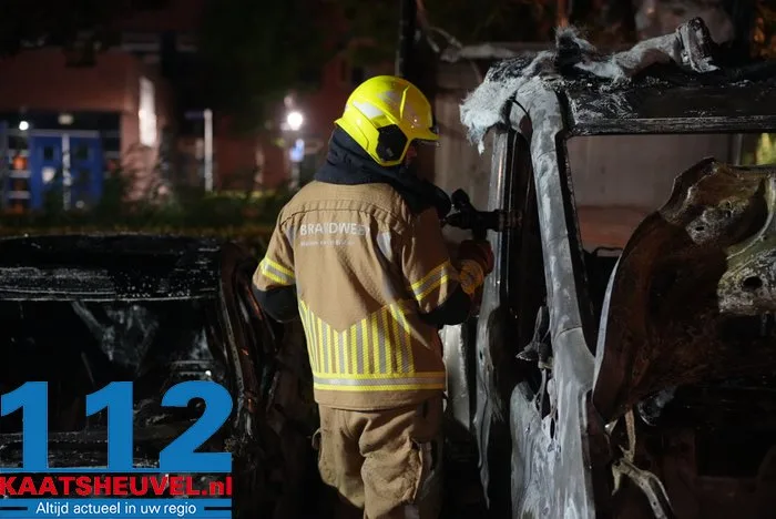 Grote ravage door vier autobranden in Wijk en Aalburg, politie kan opzet nog niet uitsluiten 14 Grote ravage door vier autobranden in Wijk en Aalburg, politie kan opzet nog niet uitsluiten 112 De Langstraat