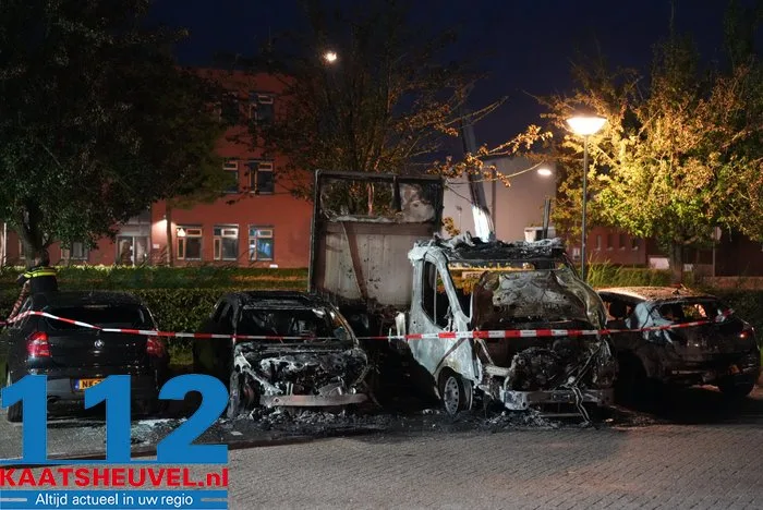 Grote ravage door vier autobranden in Wijk en Aalburg, politie kan opzet nog niet uitsluiten 15 Grote ravage door vier autobranden in Wijk en Aalburg, politie kan opzet nog niet uitsluiten 112 De Langstraat