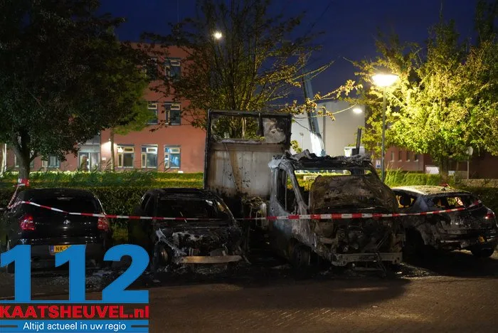 Grote ravage door vier autobranden in Wijk en Aalburg, politie kan opzet nog niet uitsluiten 16 Grote ravage door vier autobranden in Wijk en Aalburg, politie kan opzet nog niet uitsluiten 112 De Langstraat