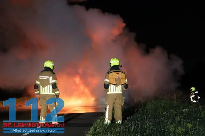 Porsche vliegt tijdens rijden in brand en is niet meer te redden, eigenaar had dure sportwagen pas gekocht 12 Porsche vliegt tijdens rijden in brand en is niet meer te redden, eigenaar had dure sportwagen pas gekocht 112 De Langstraat