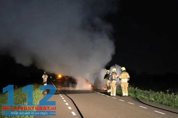 Porsche vliegt tijdens rijden in brand en is niet meer te redden, eigenaar had dure sportwagen pas gekocht 14 Porsche vliegt tijdens rijden in brand en is niet meer te redden, eigenaar had dure sportwagen pas gekocht 112 De Langstraat