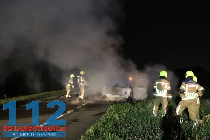 Porsche vliegt tijdens rijden in brand en is niet meer te redden, eigenaar had dure sportwagen pas gekocht 15 Porsche vliegt tijdens rijden in brand en is niet meer te redden, eigenaar had dure sportwagen pas gekocht 112 De Langstraat