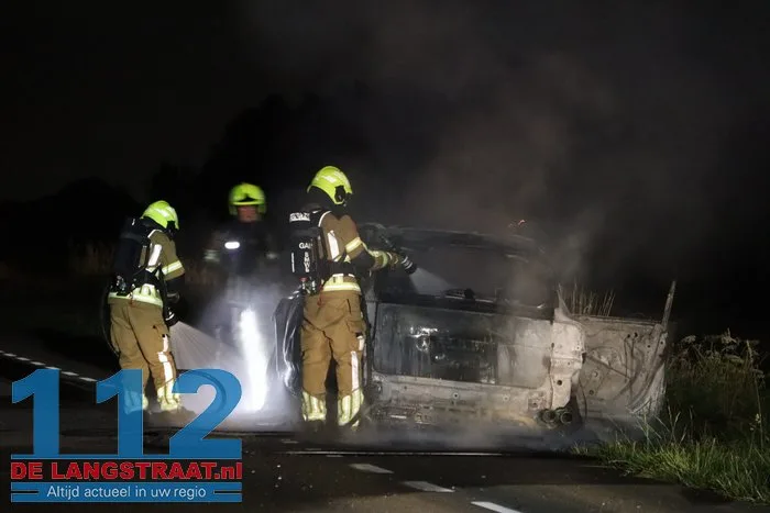 Porsche vliegt tijdens rijden in brand en is niet meer te redden, eigenaar had dure sportwagen pas gekocht 17 Porsche vliegt tijdens rijden in brand en is niet meer te redden, eigenaar had dure sportwagen pas gekocht 112 De Langstraat