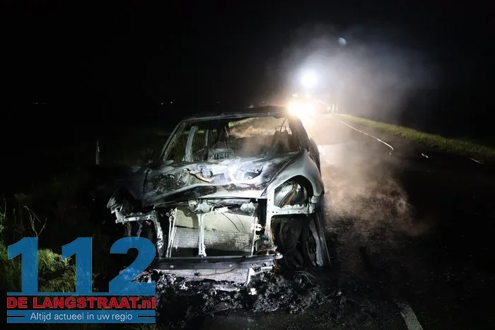 Porsche vliegt tijdens rijden in brand en is niet meer te redden, eigenaar had dure sportwagen pas gekocht 19 Porsche vliegt tijdens rijden in brand en is niet meer te redden, eigenaar had dure sportwagen pas gekocht 112 De Langstraat