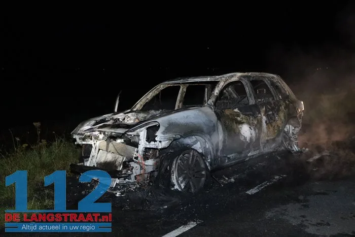 Porsche vliegt tijdens rijden in brand en is niet meer te redden, eigenaar had dure sportwagen pas gekocht 20 Porsche vliegt tijdens rijden in brand en is niet meer te redden, eigenaar had dure sportwagen pas gekocht 112 De Langstraat