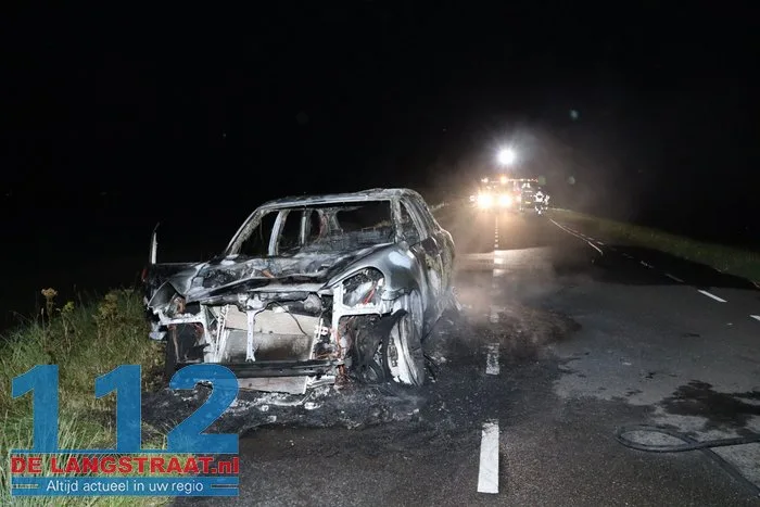 Porsche vliegt tijdens rijden in brand en is niet meer te redden, eigenaar had dure sportwagen pas gekocht 21 Porsche vliegt tijdens rijden in brand en is niet meer te redden, eigenaar had dure sportwagen pas gekocht 112 De Langstraat