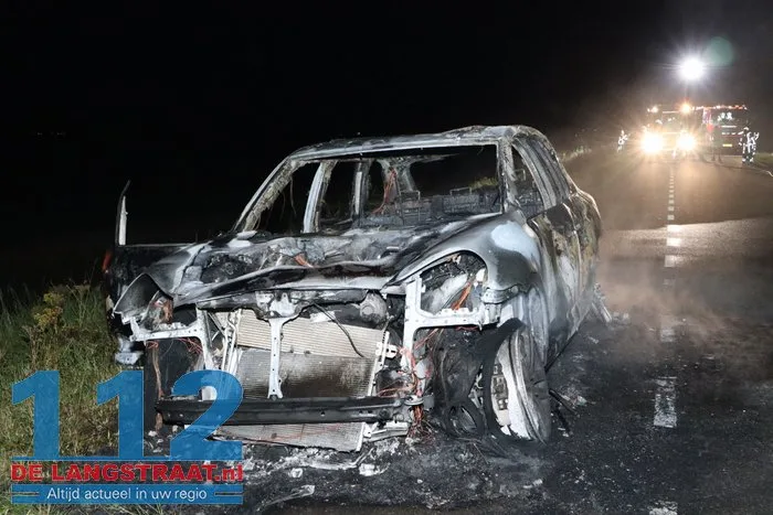 Porsche vliegt tijdens rijden in brand en is niet meer te redden, eigenaar had dure sportwagen pas gekocht 22 Porsche vliegt tijdens rijden in brand en is niet meer te redden, eigenaar had dure sportwagen pas gekocht 112 De Langstraat