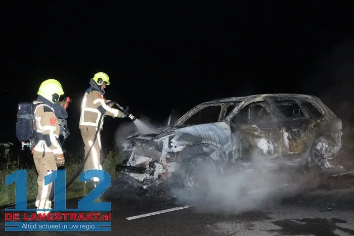 Porsche vliegt tijdens rijden in brand en is niet meer te redden, eigenaar had dure sportwagen pas gekocht 23 Porsche vliegt tijdens rijden in brand en is niet meer te redden, eigenaar had dure sportwagen pas gekocht 112 De Langstraat