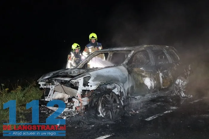 Porsche vliegt tijdens rijden in brand en is niet meer te redden, eigenaar had dure sportwagen pas gekocht 24 Porsche vliegt tijdens rijden in brand en is niet meer te redden, eigenaar had dure sportwagen pas gekocht 112 De Langstraat