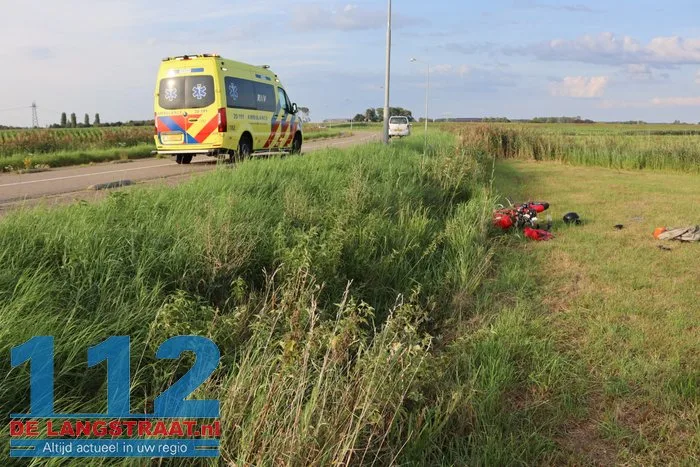 Motorrijder raakt van weg, belandt in sloot en slaat over de kop in Waalwijk 3 Motorrijder raakt van weg, belandt in sloot en slaat over de kop in Waalwijk 112 De Langstraat