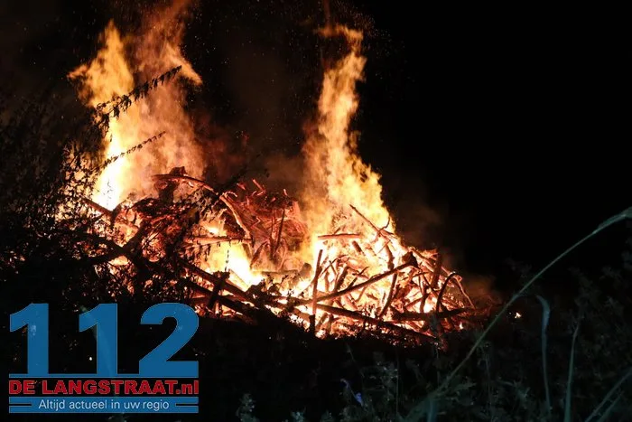 Grote buitenbrand in bosgebied Sprang-Capelle 3 Grote buitenbrand in bosgebied Sprang-Capelle 112 De Langstraat