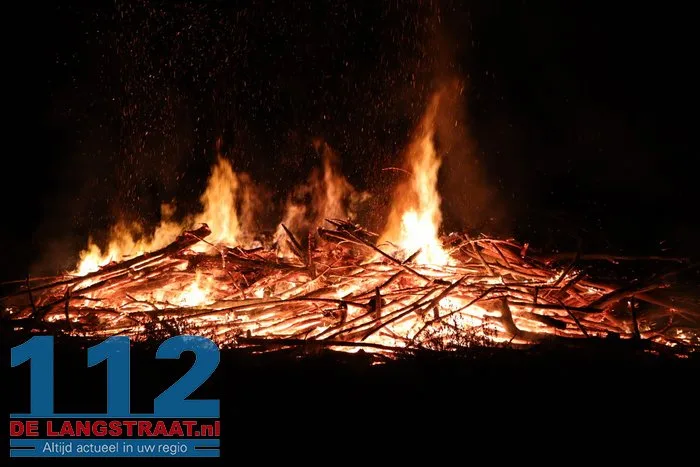 Grote buitenbrand in bosgebied Sprang-Capelle 4 Grote buitenbrand in bosgebied Sprang-Capelle 112 De Langstraat