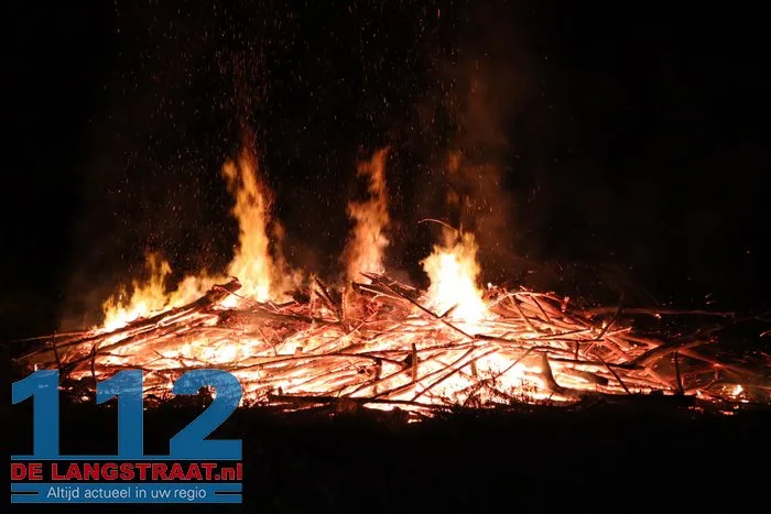 Grote buitenbrand in bosgebied Sprang-Capelle 7 Grote buitenbrand in bosgebied Sprang-Capelle 112 De Langstraat