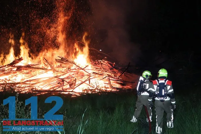 Grote buitenbrand in bosgebied Sprang-Capelle 11 Grote buitenbrand in bosgebied Sprang-Capelle 112 De Langstraat