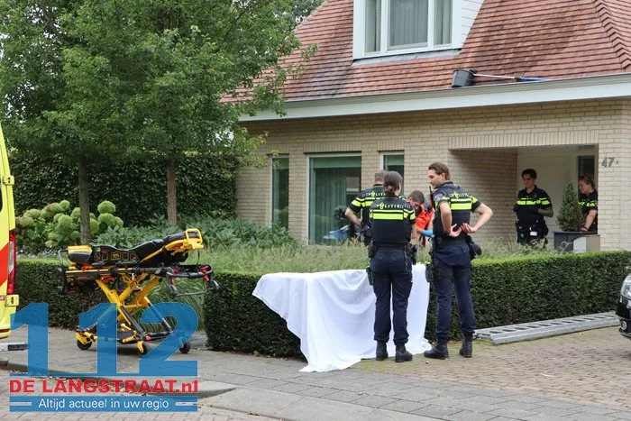 Man zwaargewond na val van dak in Sprang-Capelle: buurtbewoners horen hulpgeroep 9 Man zwaargewond na val van dak in Sprang-Capelle: buurtbewoners horen hulpgeroep 112 De Langstraat