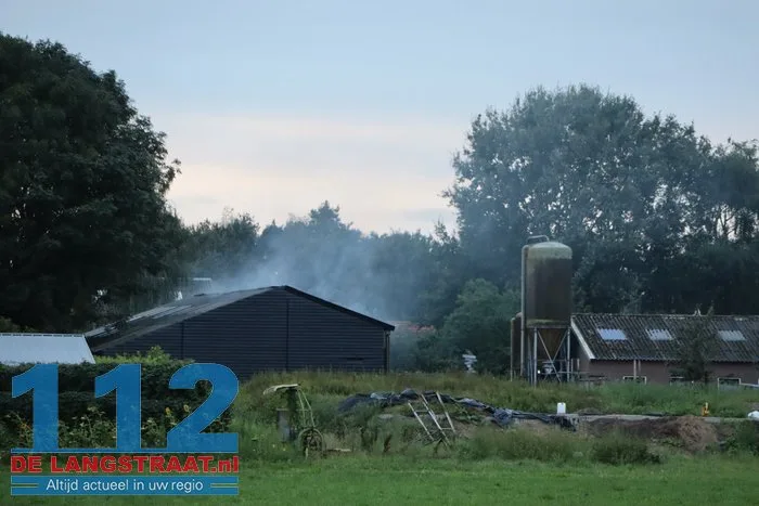 Hooibalen in lichterlaaie op geitenboerderij in Waspik, snelle actie van boer voorkomt erger 2 Hooibalen in lichterlaaie op geitenboerderij in Waspik, snelle actie van boer voorkomt erger 112 De Langstraat