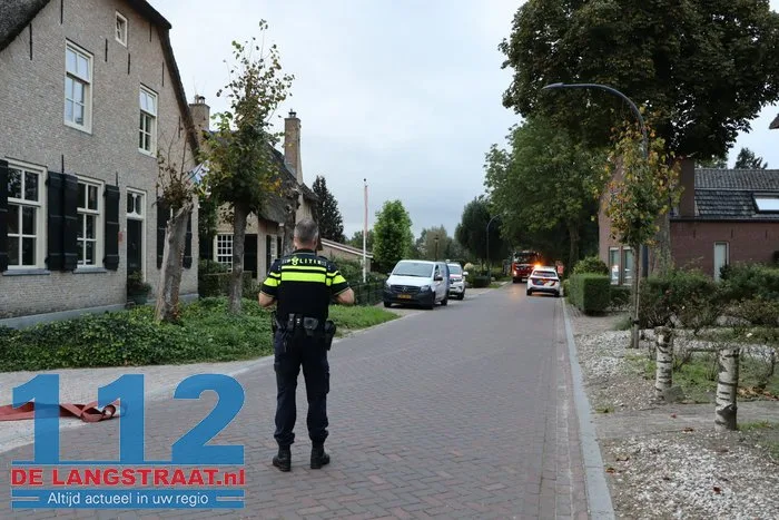 Hooibalen in lichterlaaie op geitenboerderij in Waspik, snelle actie van boer voorkomt erger 5 Hooibalen in lichterlaaie op geitenboerderij in Waspik, snelle actie van boer voorkomt erger 112 De Langstraat